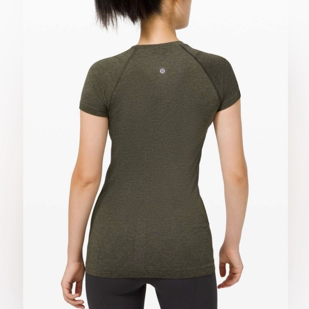 Women’s Lululemon Swiftly Tech Short Sleeve Top - Picture 2 of 2